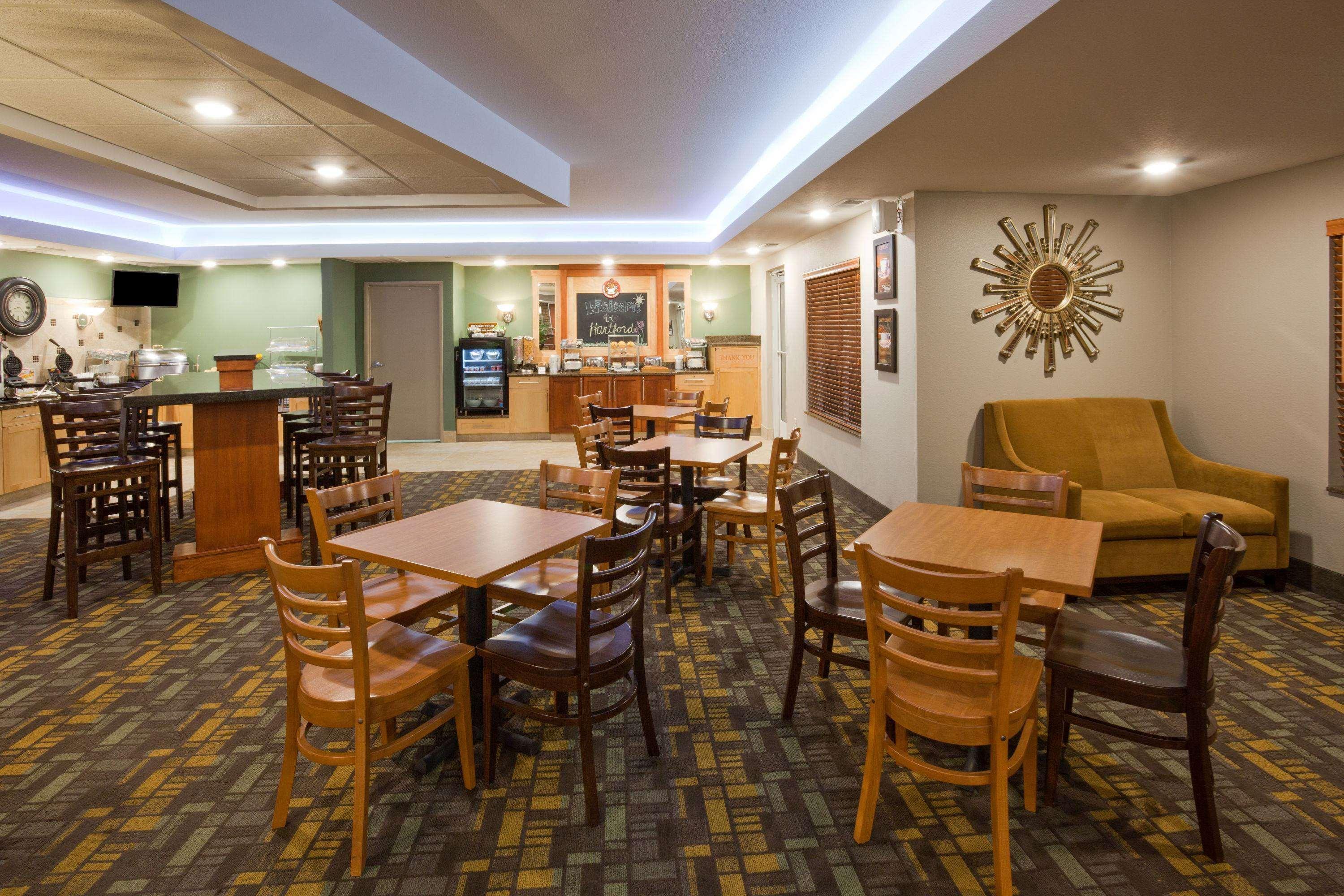 Americinn By Wyndham Hartford Sd Екстер'єр фото
