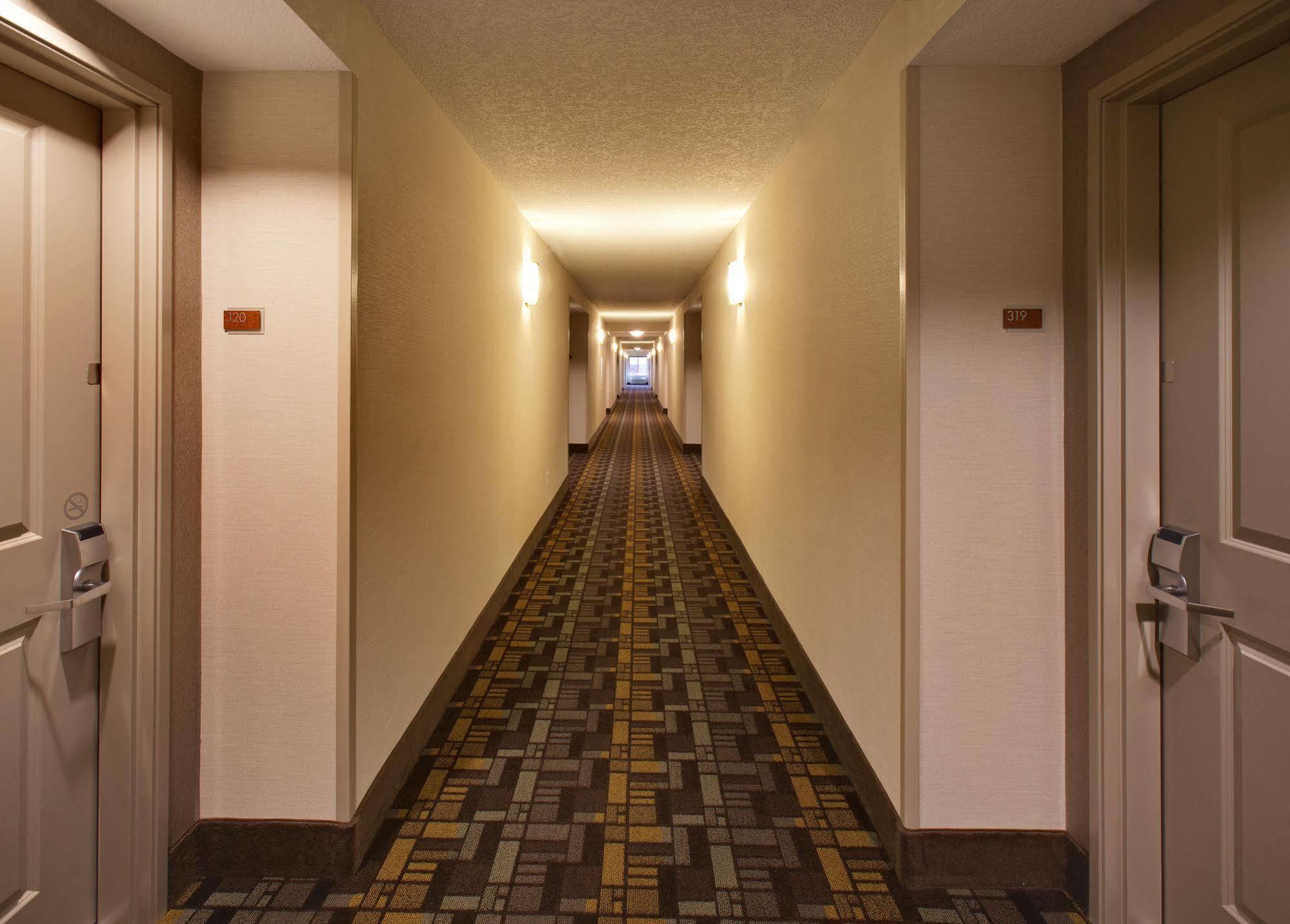 Americinn By Wyndham Hartford Sd Екстер'єр фото